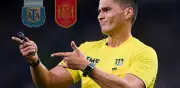 Árbitro mexicano Guillermo Pacheco al VAR en la Final del Mundial 2026