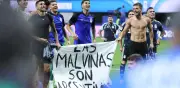 Reino Unido exige a FIFA suspender a tres argentinos por pancarta de Malvinas