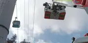 Rescatan a hombre que escaló torre del Cablebús Línea 1 en GAM