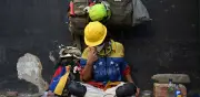Rescatistas narran cómo salvaron a un hombre tras 183 horas atrapado en Venezuela