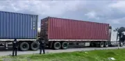 Roban tractocamión con 64 toneladas de vino en Hidalgo y lo abandonan