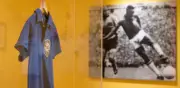 Subastan camiseta de Pelé de 1958 por 4.9 millones de dólares