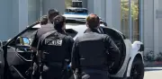 Taxi autónomo de Waymo delata a adolescentes que disparaban y bebían en California
