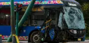 Trolebús choca contra poste en la alcaldía Cuauhtémoc; conductor hospitalizado