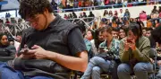 Universitarios desconfían de la IA: solo 1 de cada 12 confía plenamente en respuestas