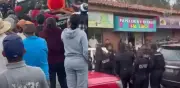 Vecinos de Texcoco enfrentan a policías y evitan operativo de tránsito en Coatlinchán