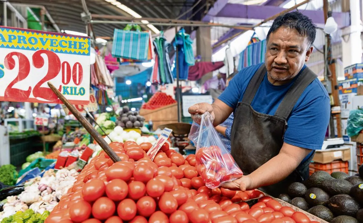 Inflación anual llega a 4.63% en primera quincena de marzo; jitomate y pollo, los que más subieron