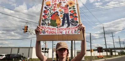 EE.UU. busca a deportados en México para cobrar multas millonarias