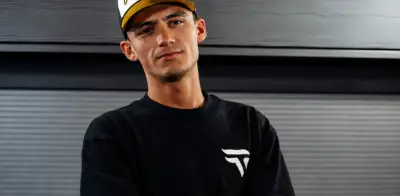 Gorra New Era de Isaac del Toro por su hazaña en el Tour de Francia