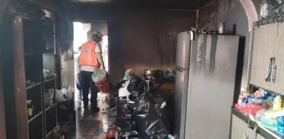 Incendio en altar de vivienda evacua a 20 personas en Iztacalco