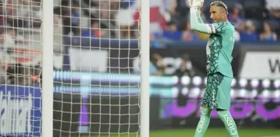 Ironía en Pumas: Keylor Navas anota y Martínez falla en penales