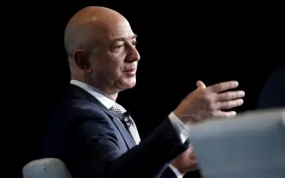 Jeff Bezos cerca de ser copropietario del Liverpool FC