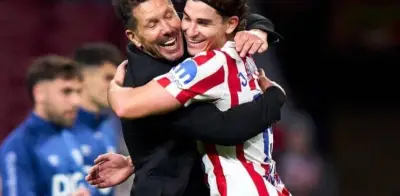 Julián Álvarez se enfada con Simeone tras pedirle salir al Barcelona