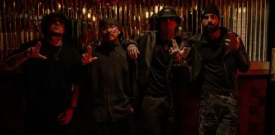 Ladrones estrena 'Arriba la L' y responde a sus haters con humor