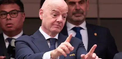 Luis Figo exige la renuncia de Infantino por deshonestidad