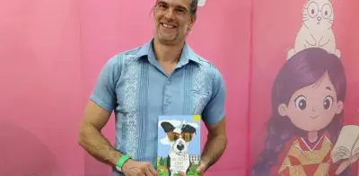 Pedro Antonio García presenta 'Un perro libre' en la Feria del Libro de Xalapa