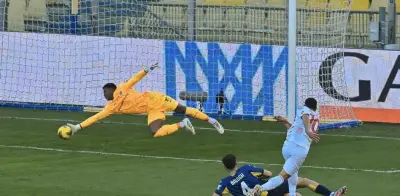 PSG pagaría 33 millones por Zion Suzuki, portero japonés del Parma