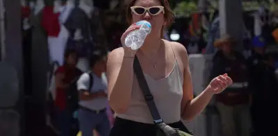 Riesgos de beber poca agua en viajes para el suelo pélvico