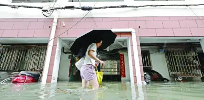 Tifón Dolphin deja sin luz a miles y cancela vuelos en China