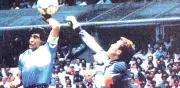 Balón de la Mano de Dios de Maradona se subasta en agosto
