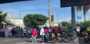 Bloquean carretera en Jiutepec por clínica 'pirata' y desvío de recursos