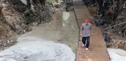 Desbordamiento del río Guani anega viviendas y comercios en Pátzcuaro