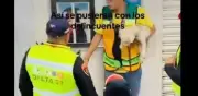 Detienen a joven en Metro CDMX por pedir limosna; resguardan a su perro