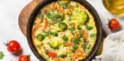 Frittata de verduras fácil: receta italiana saludable para desayunar