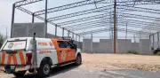 Muere trabajador al caer de siete metros en obra en Apodaca