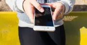 México regula celulares en escuelas: 16 estados combaten el diseño adictivo