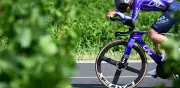 Polémica en el Tour Femenino: exigen revisar ropa de ciclistas por ventaja