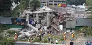 Árbol se desploma y derriba construcción en Río Becerra, CDMX