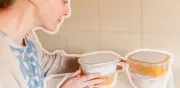 ¿Tapar la comida caliente la echa a perder? Esto dice el USDA