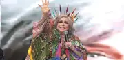 Verónica Castro renueva su imagen con canas y reaparece en redes