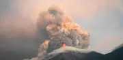 Volcán de Fuego en Guatemala mantiene en alerta a Chiapas por posible caída de ceniza
